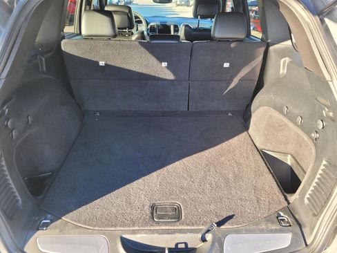 Used 2018 Jeep Grand Cherokee Limited image 19