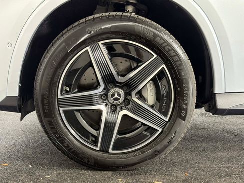 Used 2025 Mercedes-Benz GLC 300 4MATIC w/ AMG Line image 19