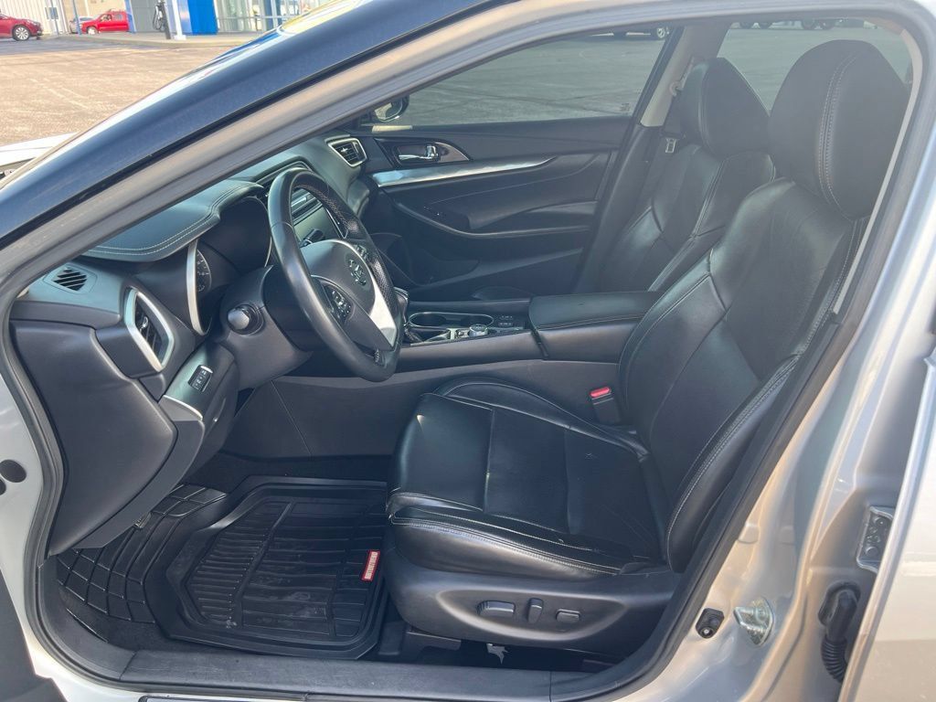 Used 2020 Nissan Maxima 3.5 SV w/ Floor Mat Group FWD image 8