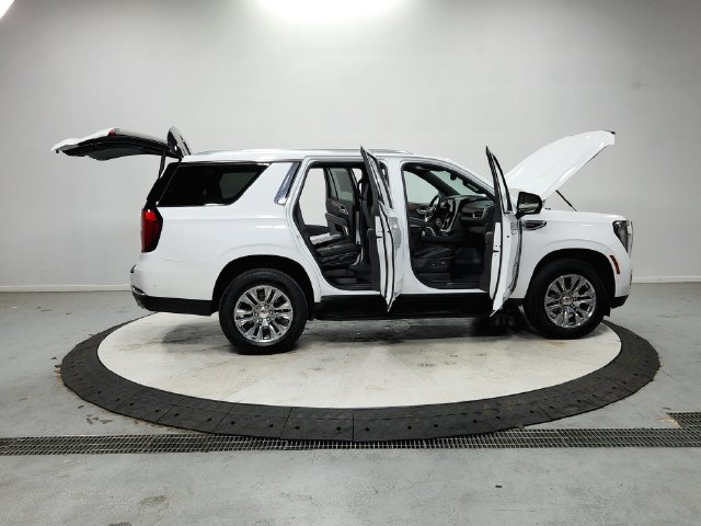 Used 2025 GMC Yukon Denali RWD image 17