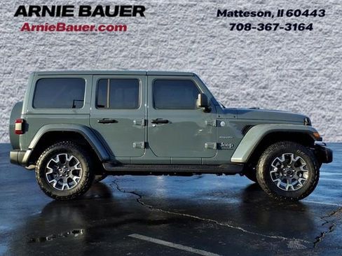 Used 2024 Jeep Wrangler Unlimited Sahara w/ Technology Group AWD/4WD image 5