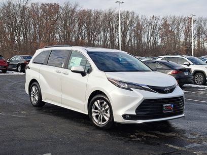 New 2026 Toyota Sienna XLE