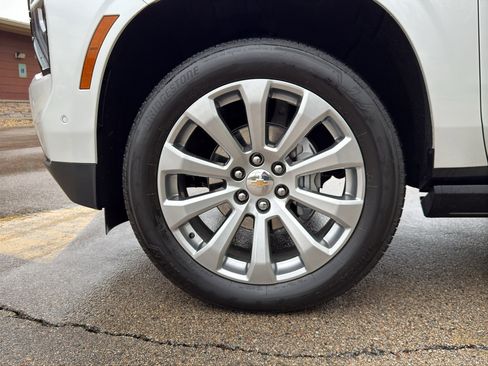 Used 2025 Chevrolet Suburban Premier AWD/4WD image 14