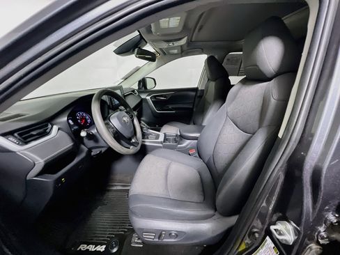 Used 2019 Toyota RAV4 XLE w/ Convenience Package FWD image 14