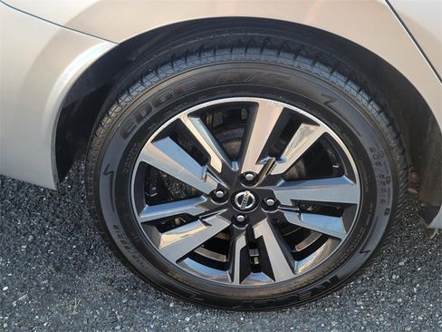 Certified 2021 Nissan Versa SV image 7