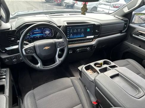 Used 2024 Chevrolet Silverado 1500 LT AWD/4WD image 5