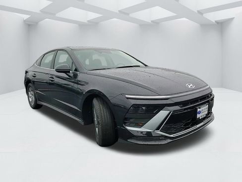 New 2025 Hyundai Sonata SE image 3