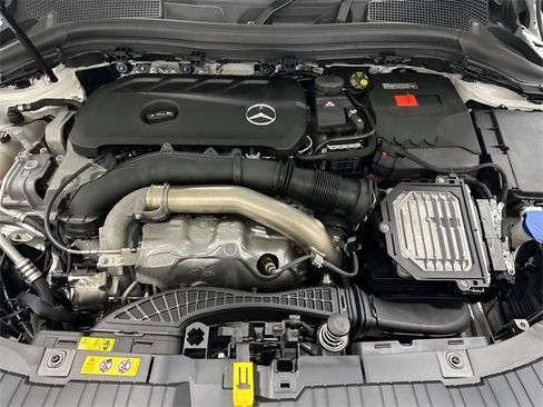 Used 2025 Mercedes-Benz GLA 250 4MATIC image 11