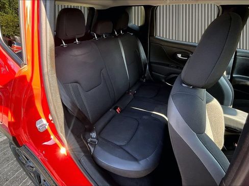 Used 2023 Jeep Renegade Altitude AWD/4WD image 29