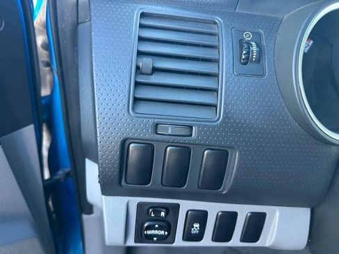 Used 2011 Toyota Tacoma PreRunner w/ SR5 Pkg #2 image 38