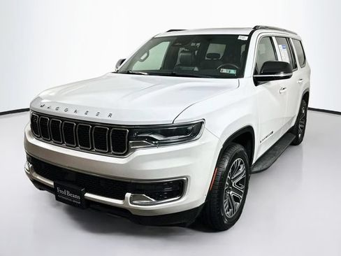 Used 2023 Jeep Wagoneer 4WD w/ Premium Group I image 3