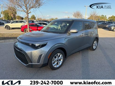 Used 2023 Kia Soul S image 2