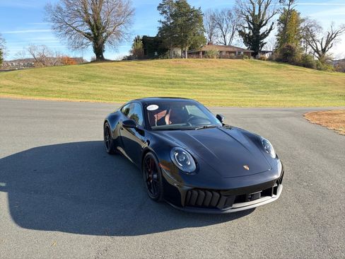 Certified 2025 Porsche 911 Carrera GTS image 9