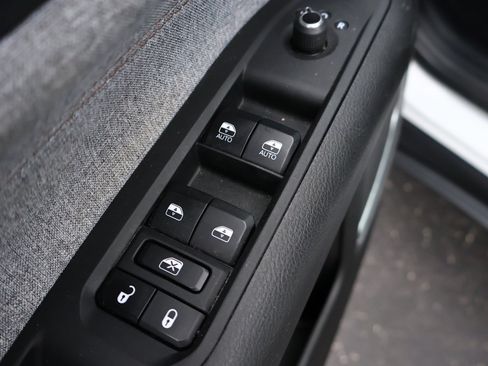 Used 2023 Jeep Compass Latitude AWD/4WD image 8