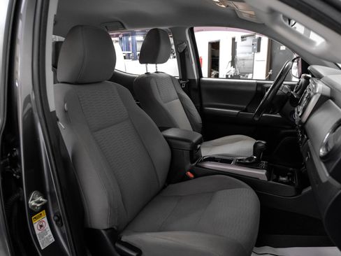 Used 2017 Toyota Tacoma SR5 image 28