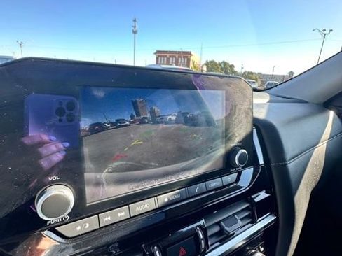 Certified 2024 Nissan Pathfinder SV w/ SV Premium Package image 16