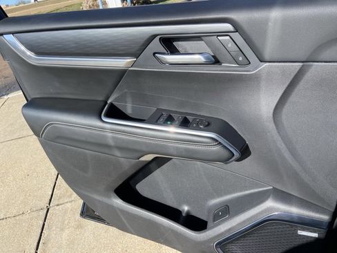 Used 2025 GMC Acadia Elevation image 46