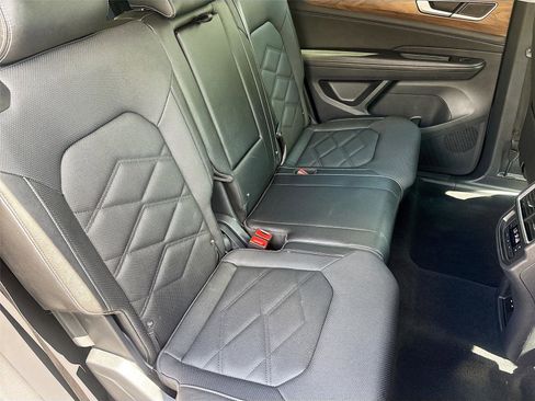 Used 2025 Volkswagen Atlas SE image 29