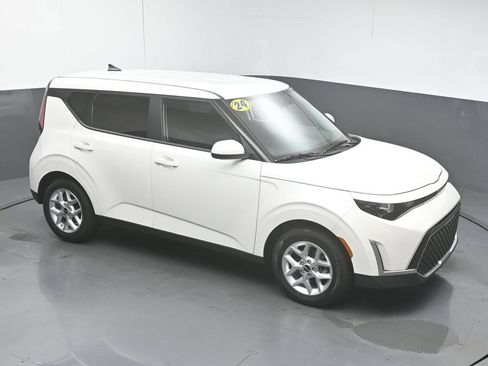 Used 2024 Kia Soul LX w/ Option Group 015 FWD image 41