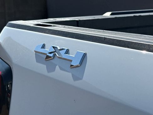 Used 2024 GMC Sierra 1500 SLT image 9