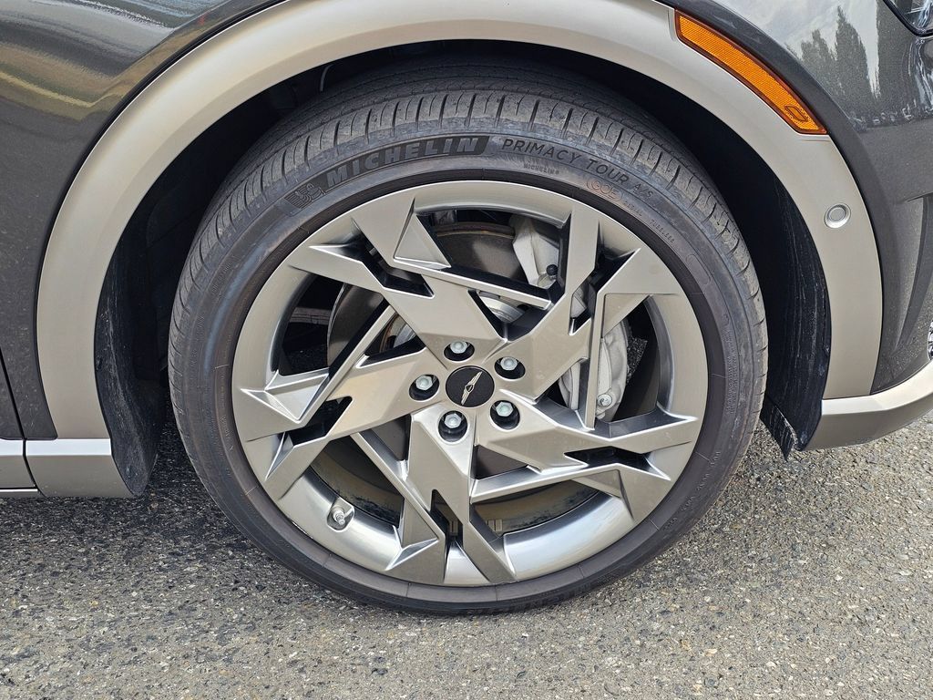 Certified 2023 Genesis GV60 Performance AWD/4WD image 31