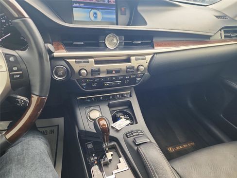 Used 2014 Lexus ES 350 w/ Luxury Package FWD image 36