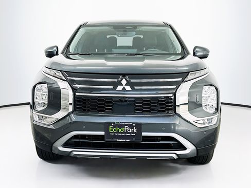 Used 2025 Mitsubishi Outlander SE image 2