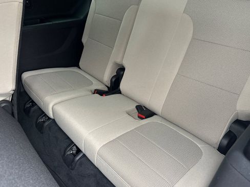 Used 2022 Chevrolet Traverse LS FWD image 13