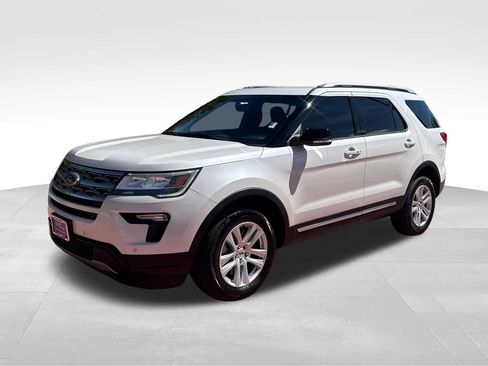 Certified 2018 Ford Explorer XLT w/ Equipment Group 201A AWD/4WD image 4