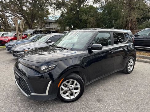 Used 2023 Kia Soul LX w/ Option Group 015 FWD image 2
