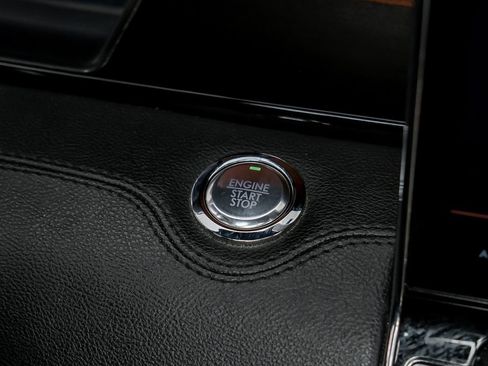 Used 2024 Lincoln Navigator Reserve image 17