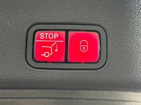 Used 2017 Mercedes-Benz GLS 550 4MATIC image 19