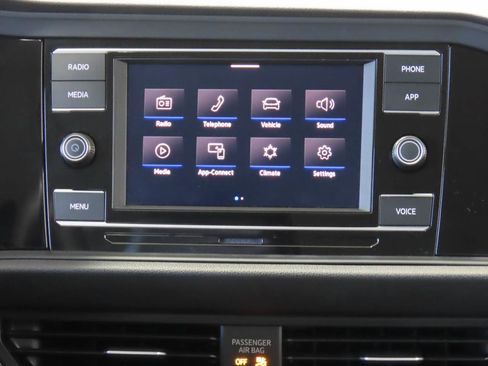 Used 2024 Volkswagen Jetta SE FWD image 12