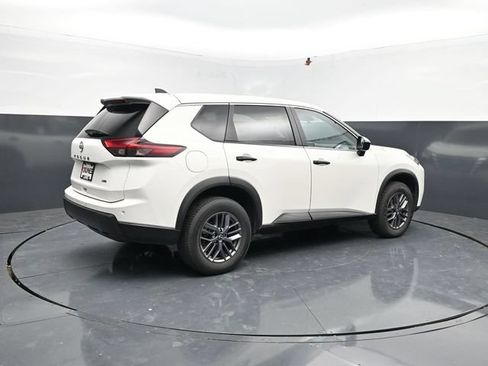 Used 2024 Nissan Rogue S AWD/4WD image 8