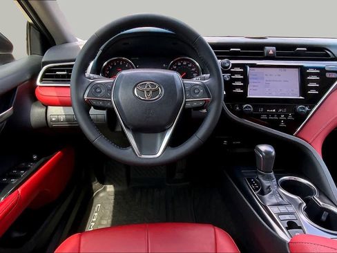 Used 2018 Toyota Camry XSE FWD image 6