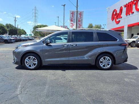 Used 2025 Toyota Sienna Limited AWD/4WD image 9