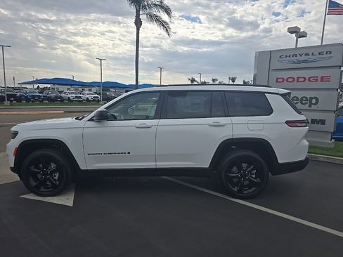 New 2025 Jeep Grand Cherokee L Altitude image 18