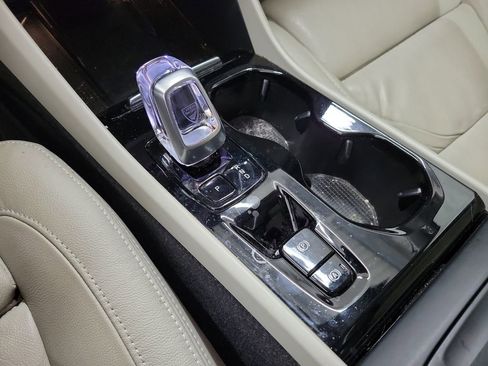 Used 2023 Volvo XC40 B5 Plus w/ Protection Package Premier image 31