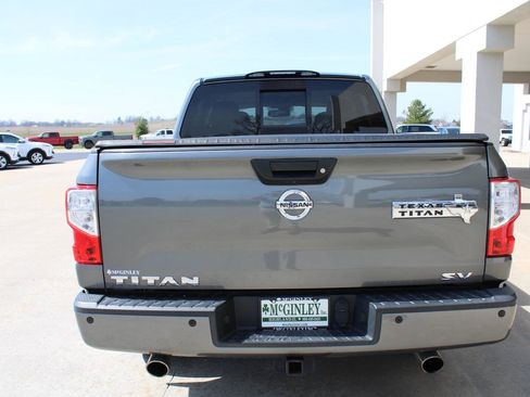 Used 2018 Nissan Titan SV w/ SV Convenience Package image 7