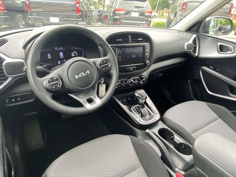Used 2023 Kia Soul LX w/ LX Technology Package FWD image 47