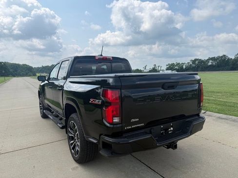 Used 2025 Chevrolet Colorado Z71 w/ Technology Package AWD/4WD image 7