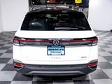 New 2025 Volkswagen Taos SE image 6