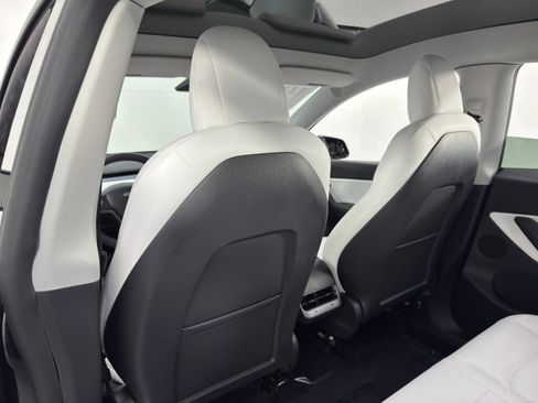 Used 2021 Tesla Model Y Long Range image 36