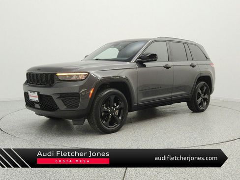 Used 2023 Jeep Grand Cherokee Altitude AWD/4WD image 1