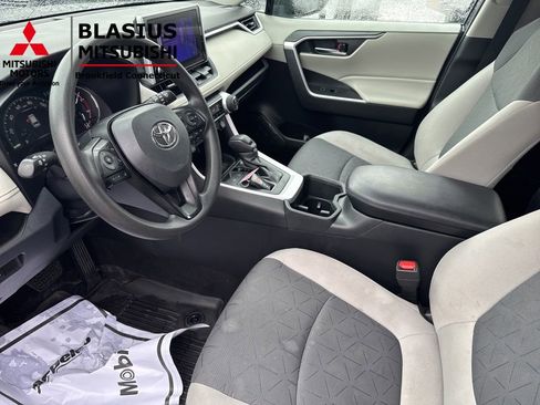 Used 2023 Toyota RAV4 XLE image 17