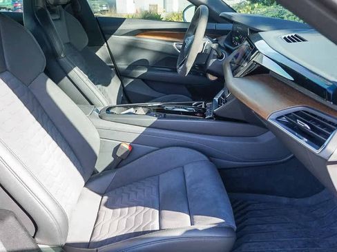 Used 2022 Audi e-tron GT Premium Plus image 15
