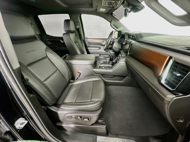 Used 2024 GMC Sierra 1500 Denali w/ Technology Package AWD/4WD image 8