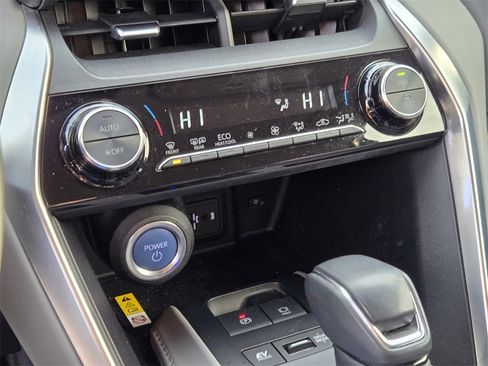 Used 2021 Toyota Venza image 21