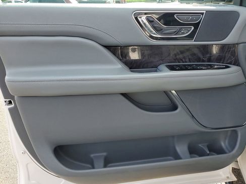 Used 2019 Lincoln Navigator Reserve w/ Cargo Package AWD/4WD image 22