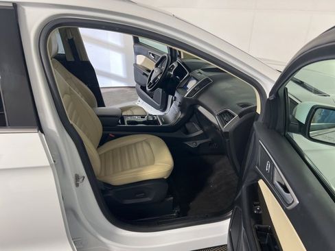 Used 2020 Ford Edge SEL w/ Cold Weather Package image 26